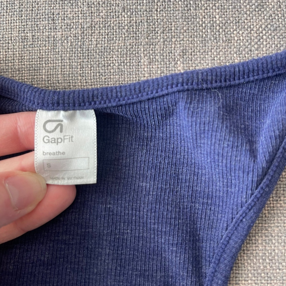 Small purple ribbed Gap tank top - Picture 3 of 4